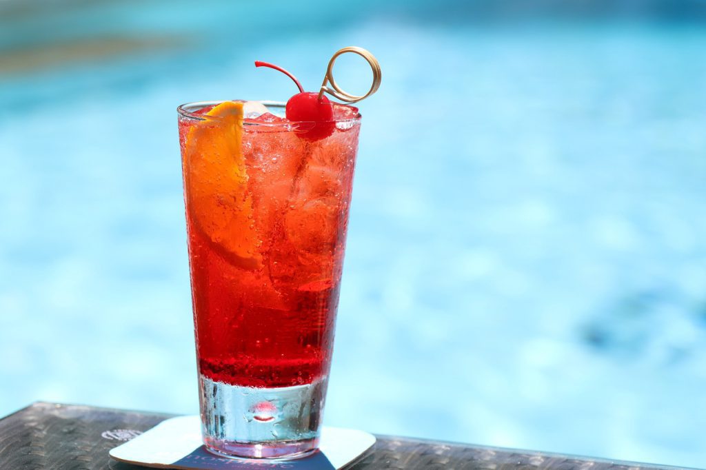 Drinki dla kobiet – wyjątkowe przepisy, które podbiją Twoje podniebienie